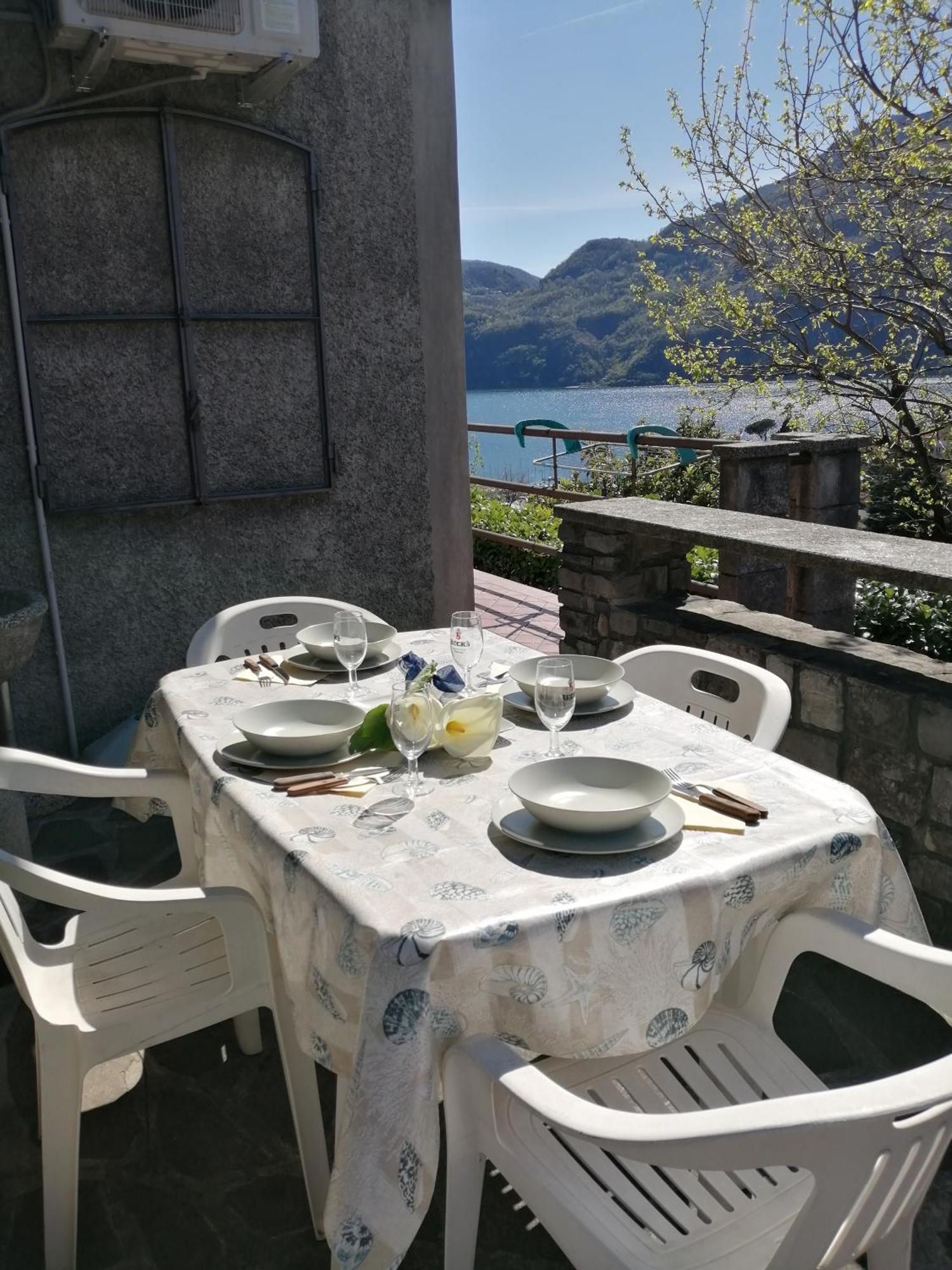 מנדלו דל לאריו Lake And Guzzi View - Holiday Home מראה חיצוני תמונה